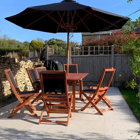 Pass The Keys Charming 18Th Century 4 Bedroom Cottage Moreton-in-Marsh Exterior photo