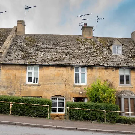 Pass The Keys Charming 18Th Century 4 Bedroom Cottage Moreton-in-Marsh Exterior photo